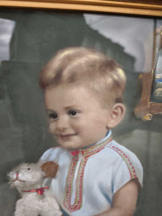 Portret chłopca z pieskiem -pastela-Piotr Gogolewski