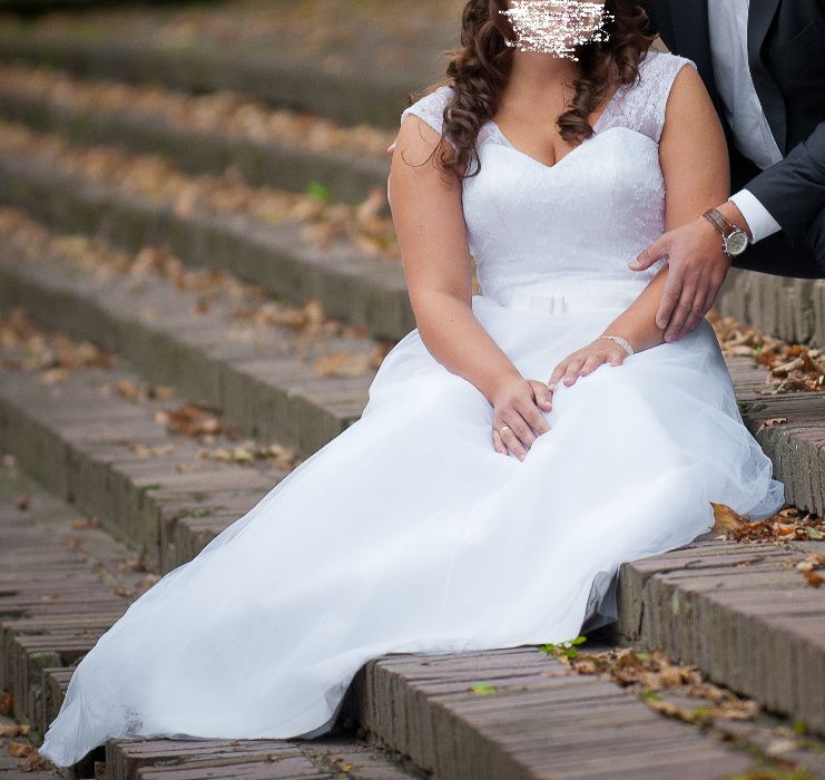 biała suknia ślubna r. 38-40 efektowna