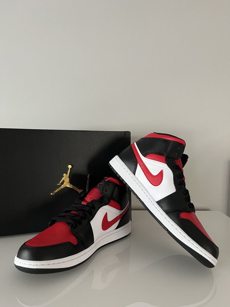 Air Jordan 1 Mid White Black Red (2022)