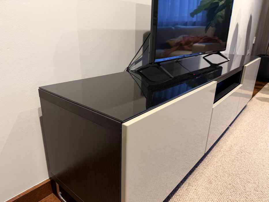 Móvel TV com pés e vidro(Besta- ikea)