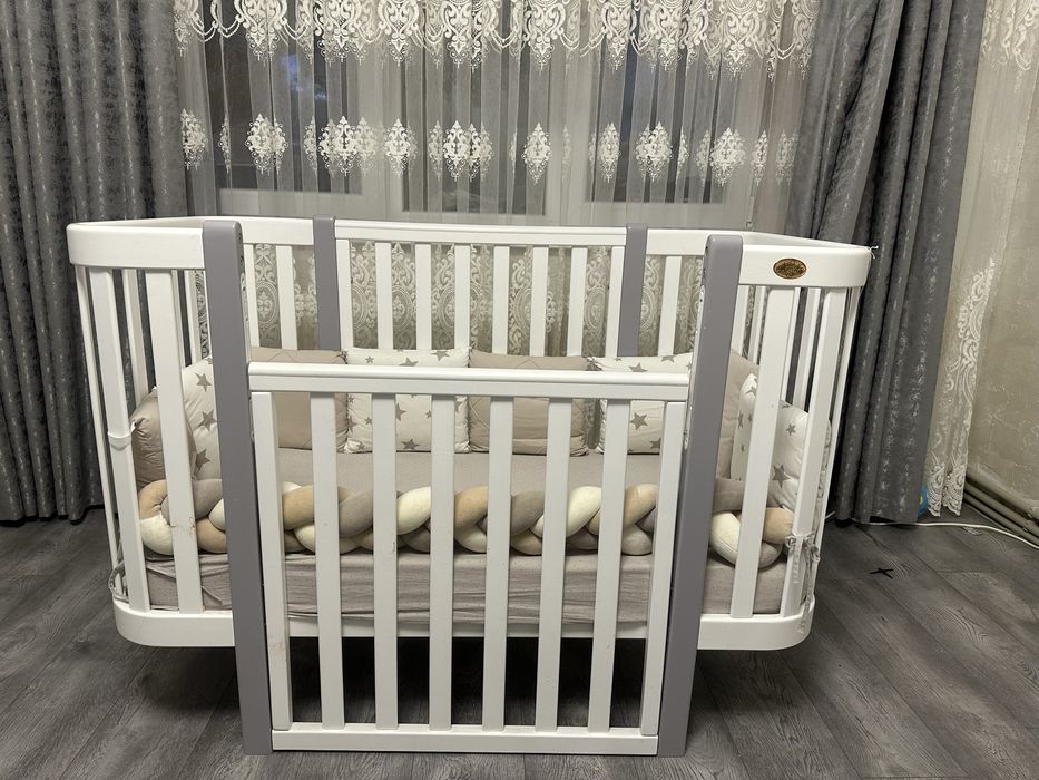 Дитяче ліжечко в ідеальному стані