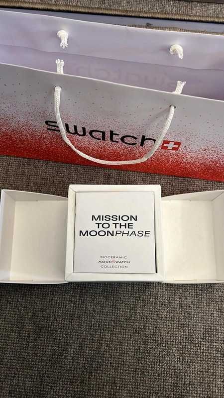 Omega x Swatch SO33W700 Snoopy – Lśnienie Księżyca