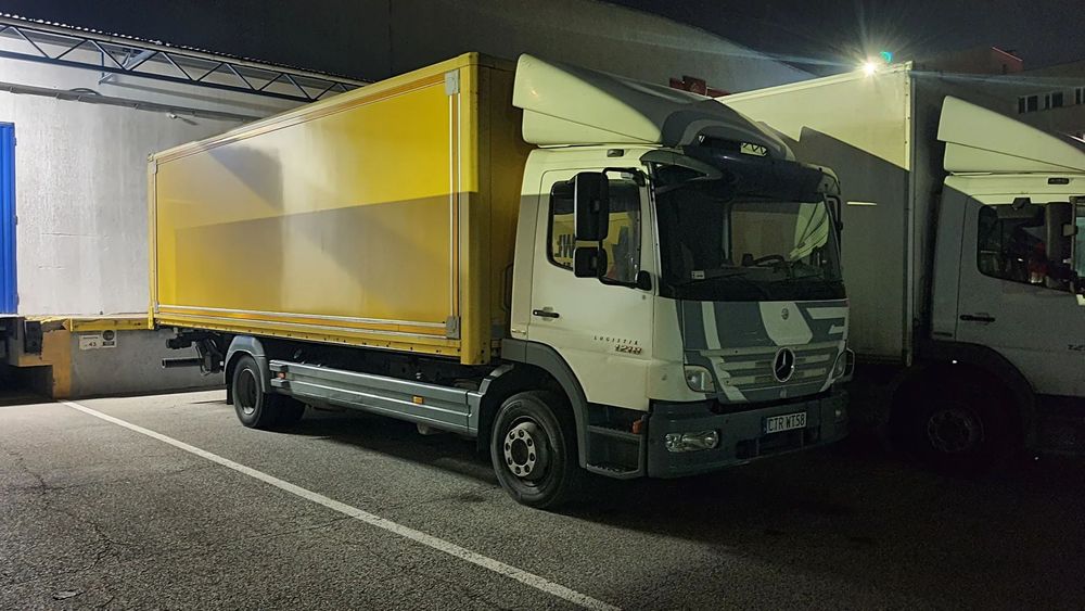 Mercedes-Benz Atego 1218  Atego 1218 2008r sztywna zabudowa winda 18ep poduszki tył hak