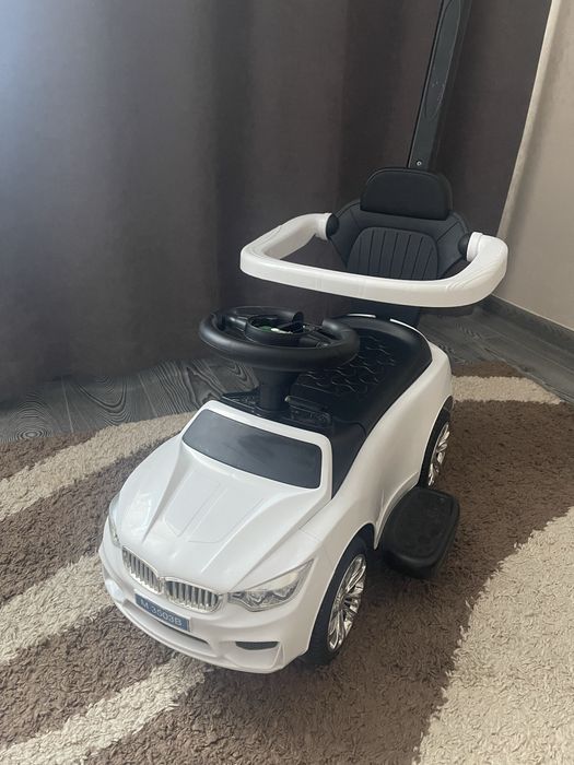 Продам дитячу машинку толокар bmw