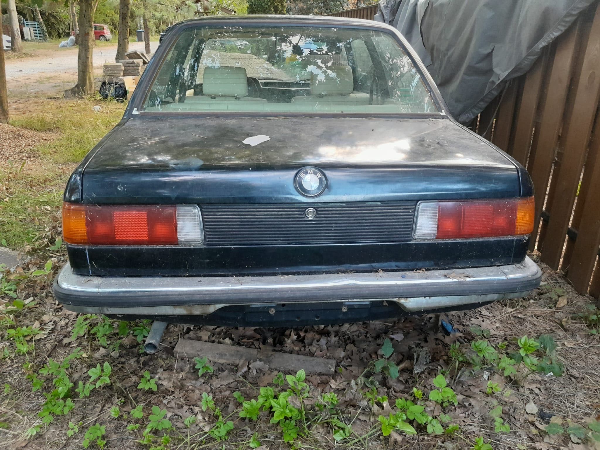 BMW E21 + dużo części, blacharka, szyby