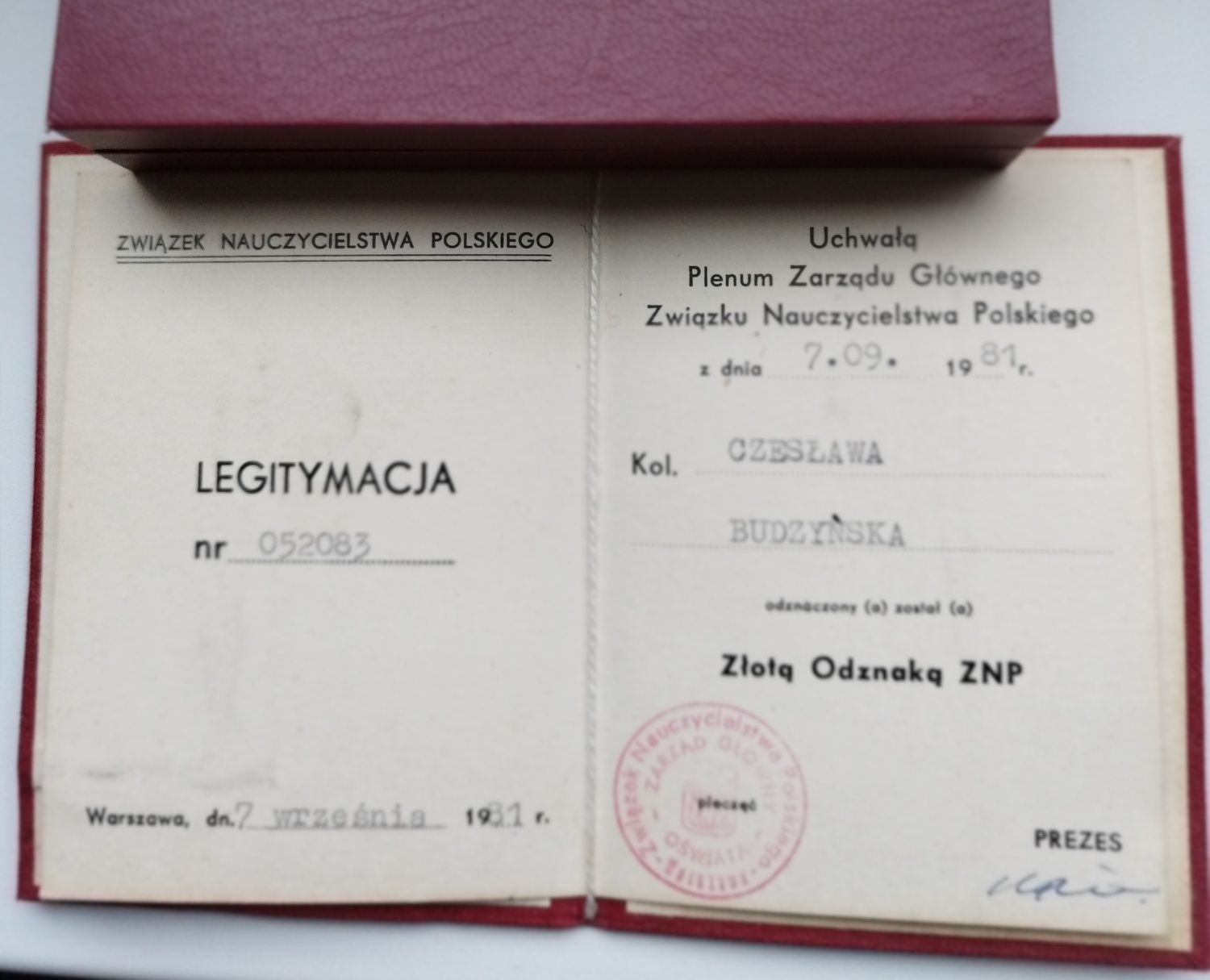 Odznaka złota Związku Nauczycielstwa Polskiego