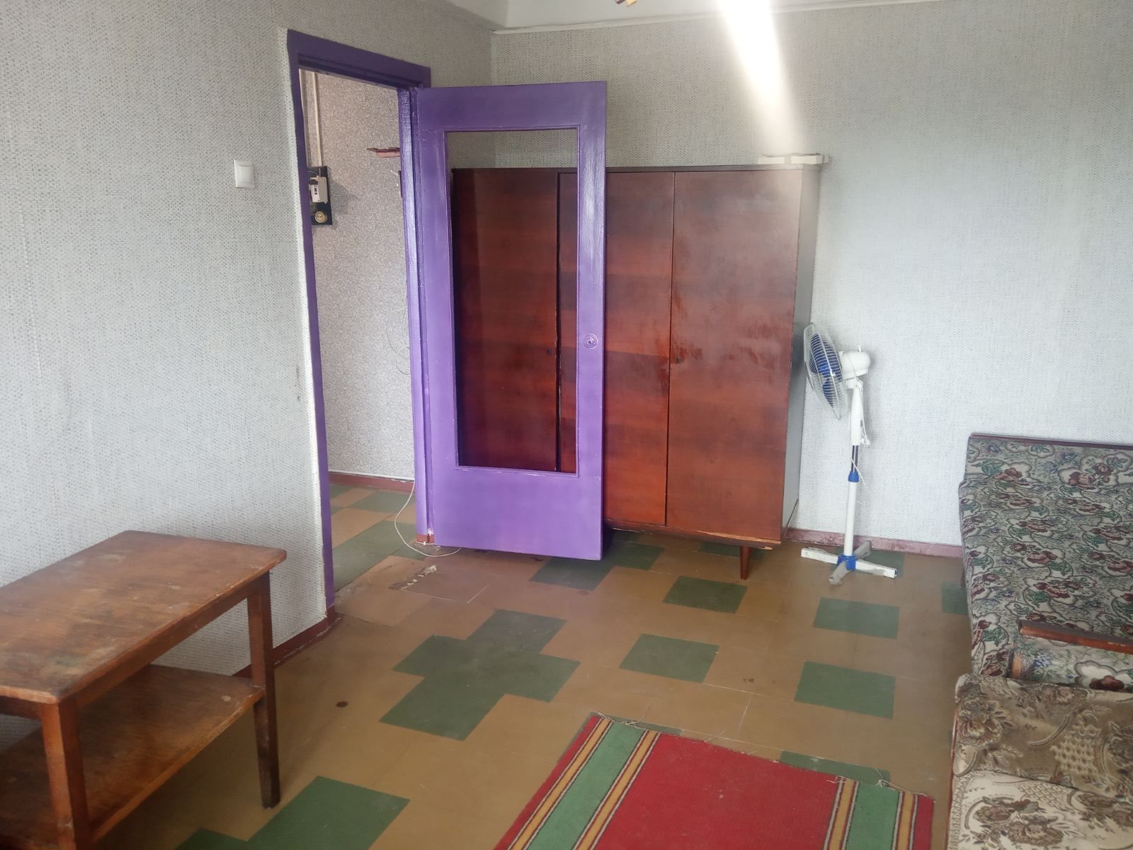 Однокімнатна квартира, п'ятий поверх