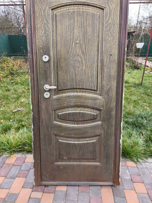 Продам вхідні двері