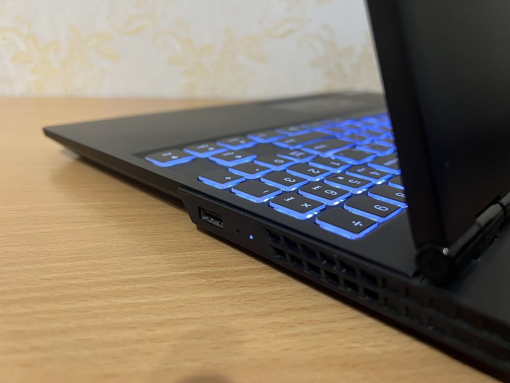 Ігровий ноутбук Lenovo legion y530 i5-8300h/gtx 1050/ssd/hdd/ddr4
