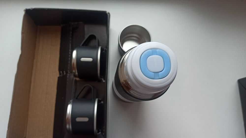 Термос із вакуумною ізоляцією з 3 чашками 500 мл