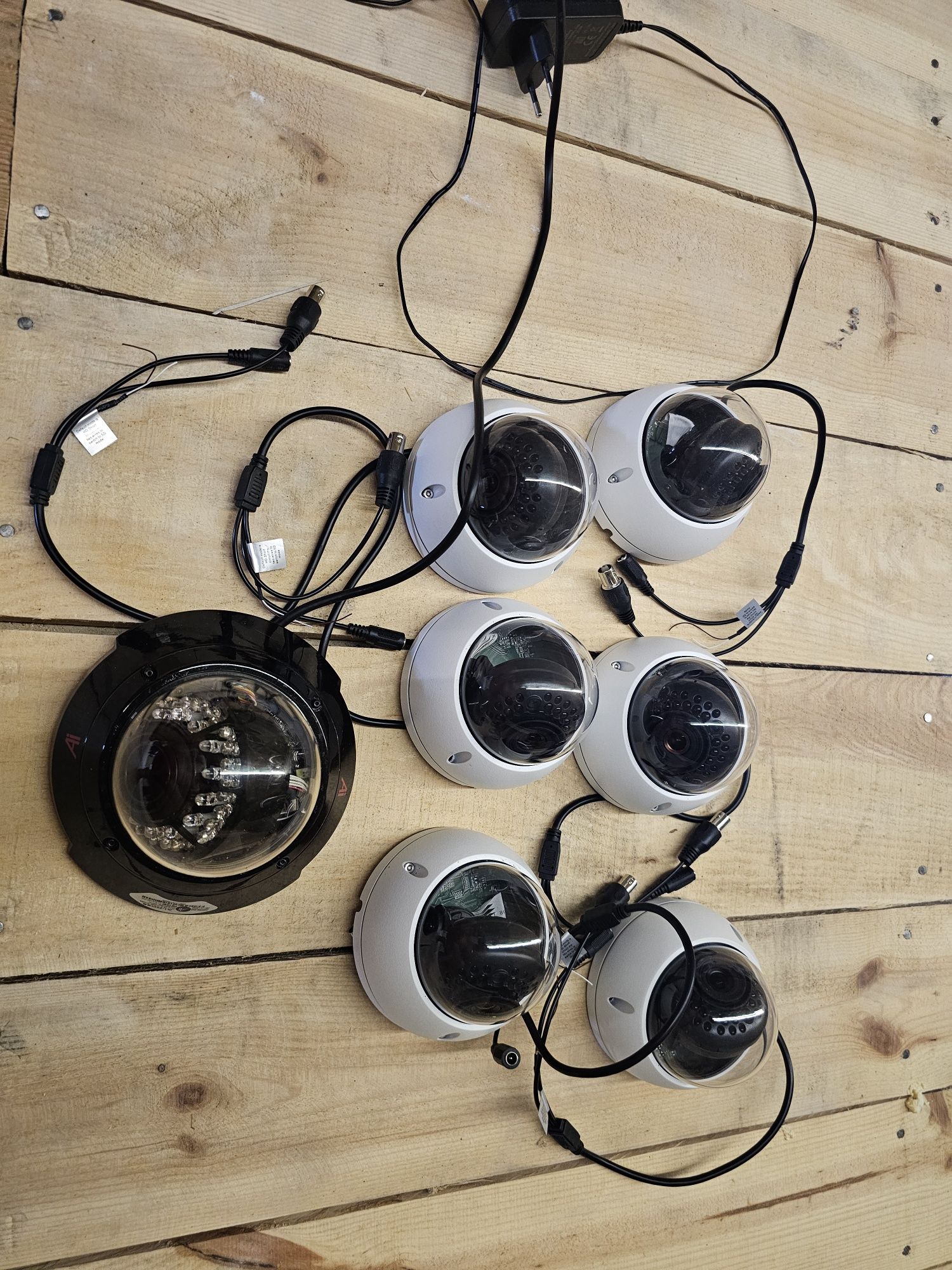 Комплект відео нагляду Dahua XVR5108HS-I2 Камери