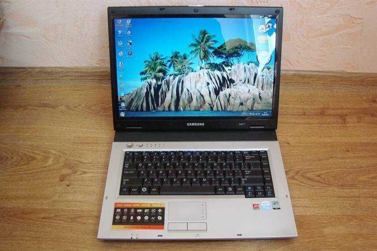 Мультимедийный ноутбук Samsung полностью рабочий