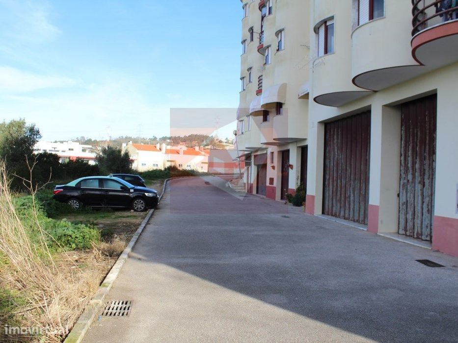 Armazém para arrendamento na Serra da Helena, Casal de Cambra