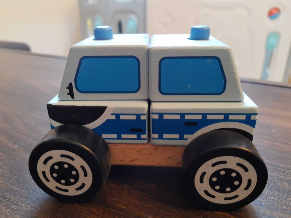 Drewniany samochód policyjny Playtive układanka