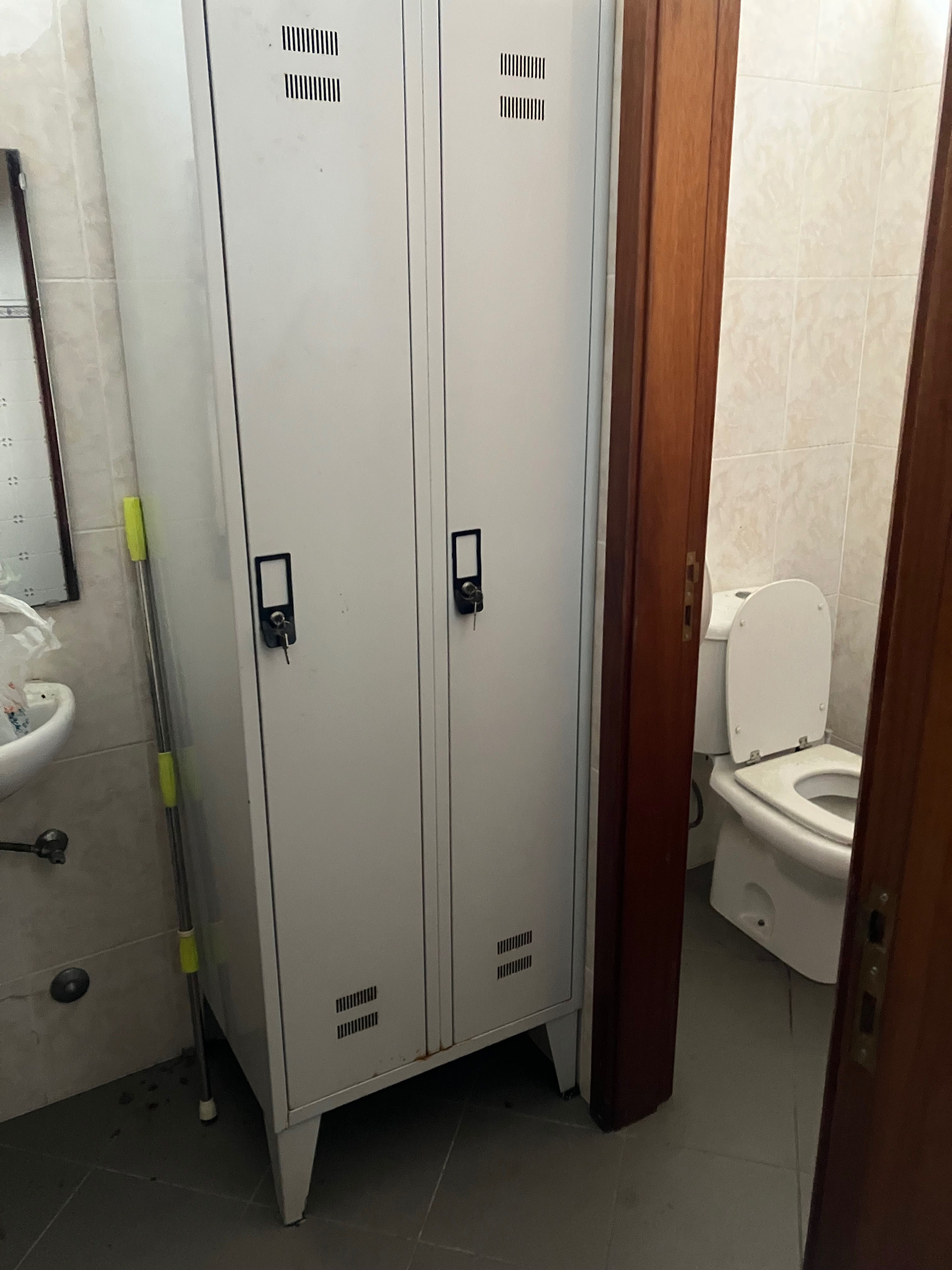 Armário metal com duas portas