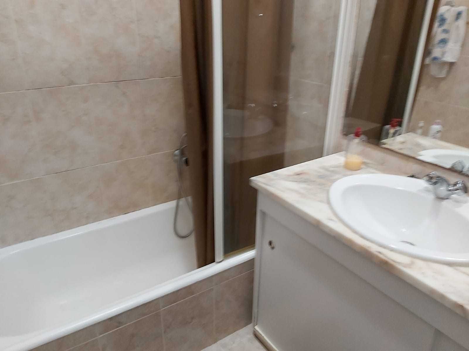 Algés Quarto individual para estudante (F) ou jovem trabalhadora.