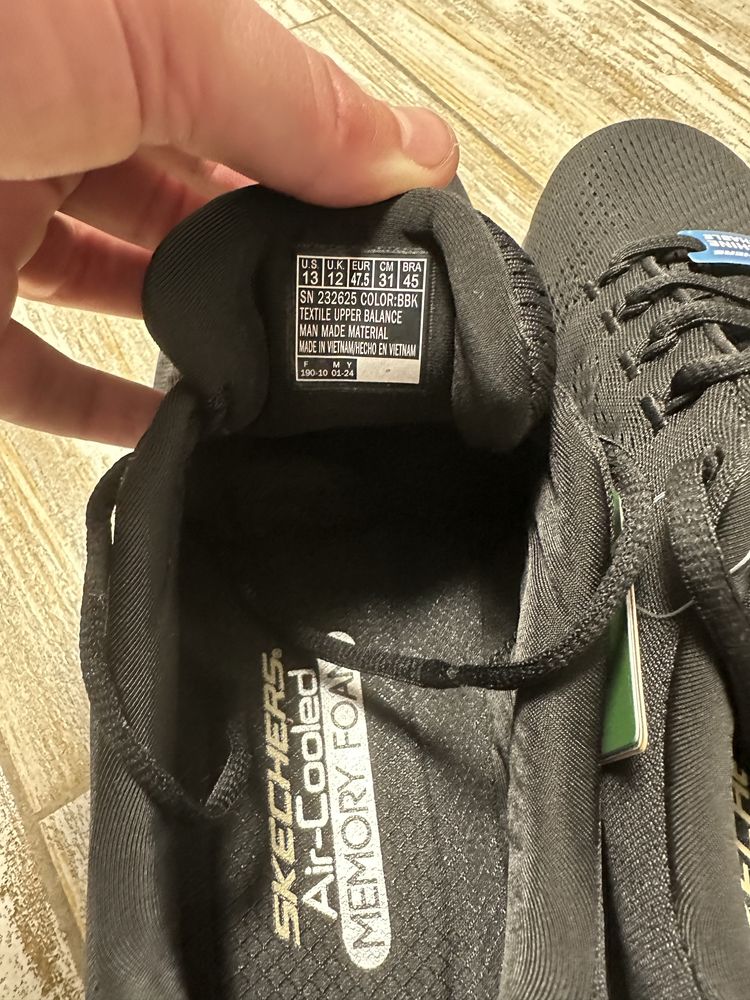 Продам новые летние мужские кроссовки Skechers