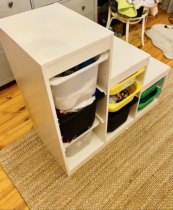 Regał Ikea z pojemnikami TROFEST