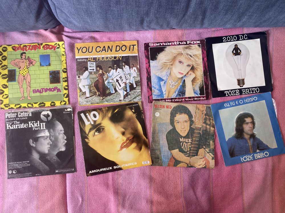 Discos de vinil grandes e pequenos