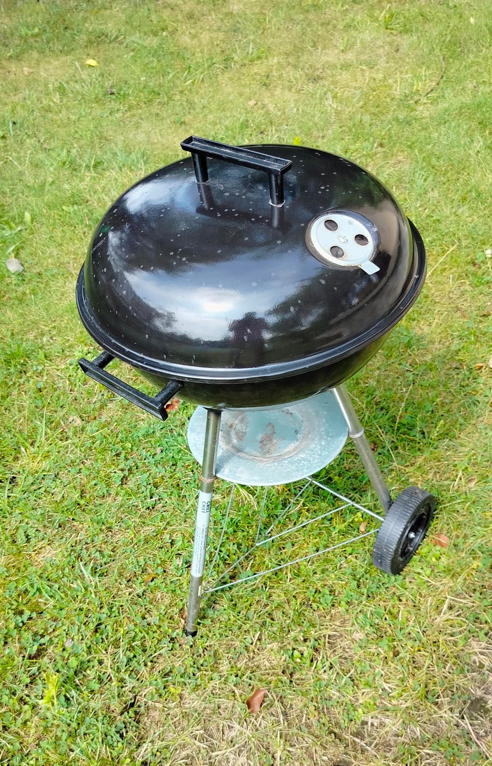 Grill węglowy okrągły