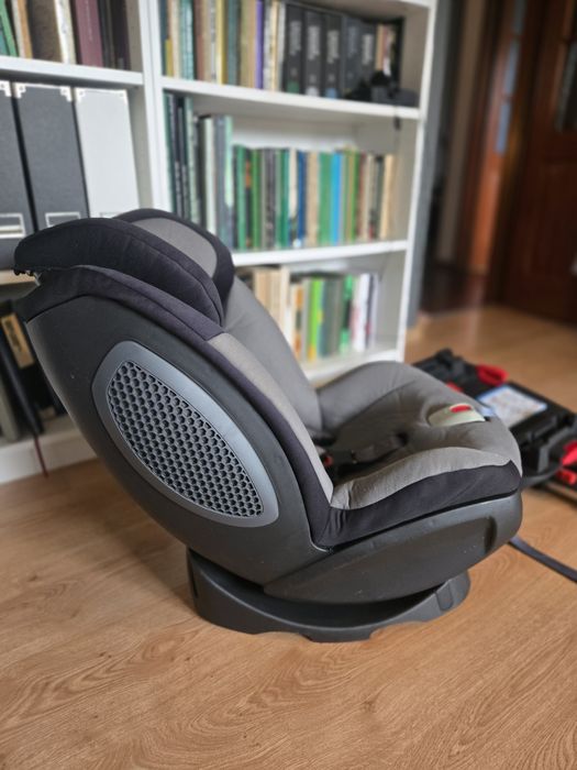 Babysafe Schnauzer 0-18 kg z bazą, używany w dobrym stanie