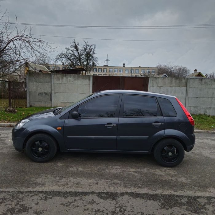 Продам Ford Fiesta в отличном состоянии.