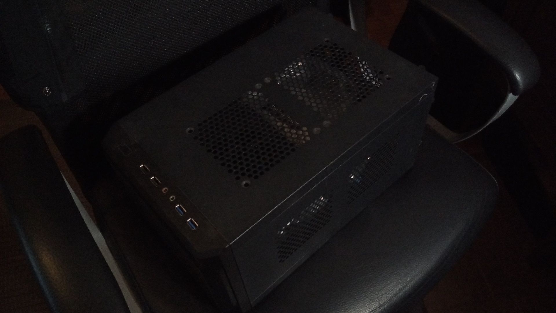 Caixa mini itx sharkoon qb one