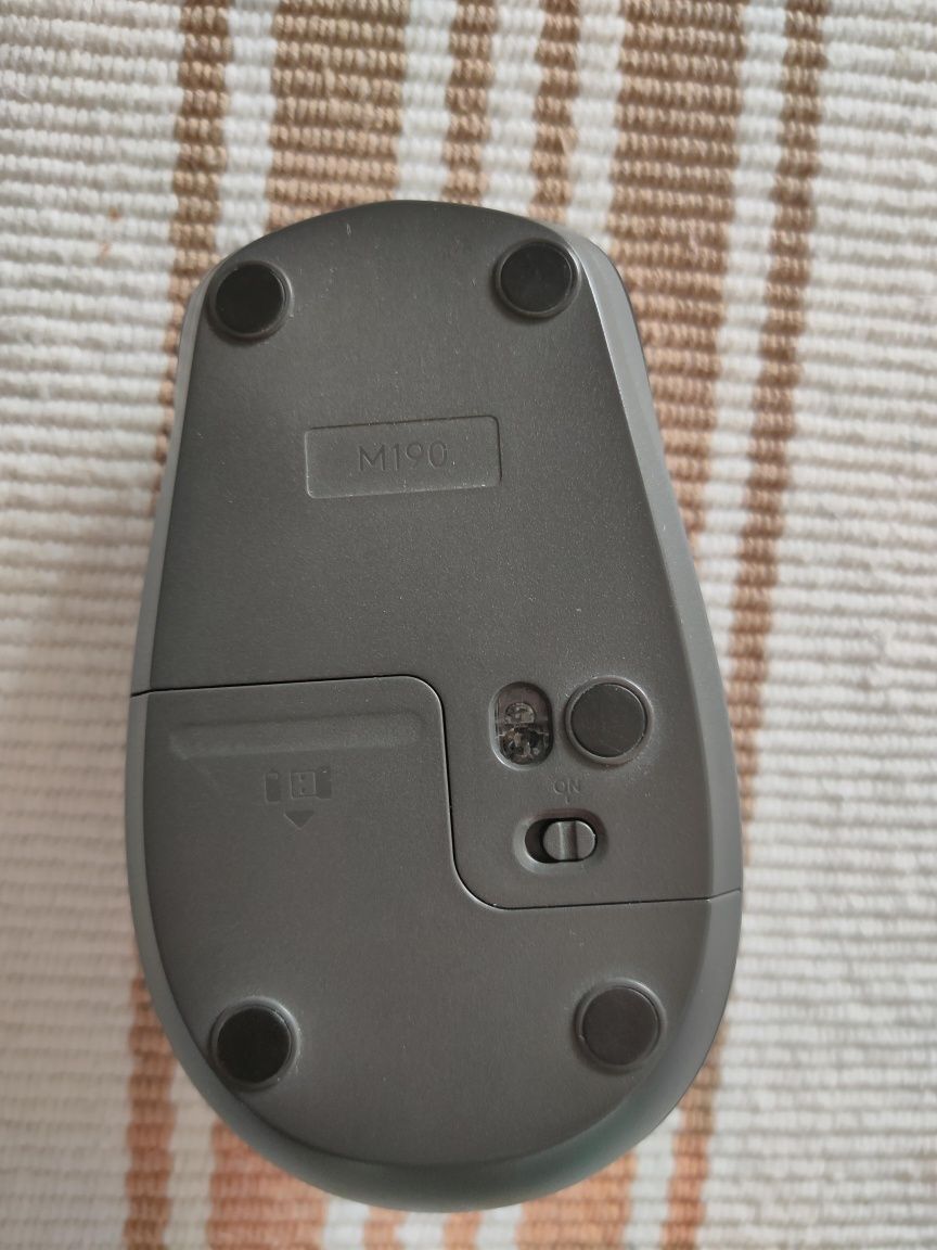 Беспроводная мышка Logitech M190