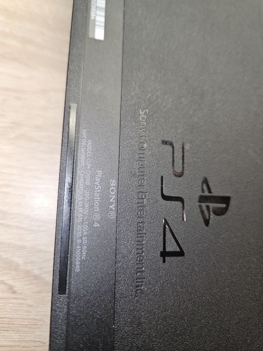 Sony Playstation 4 1Tb CUH-1208B, 2шт геймпади+ гра Assassin's Creed