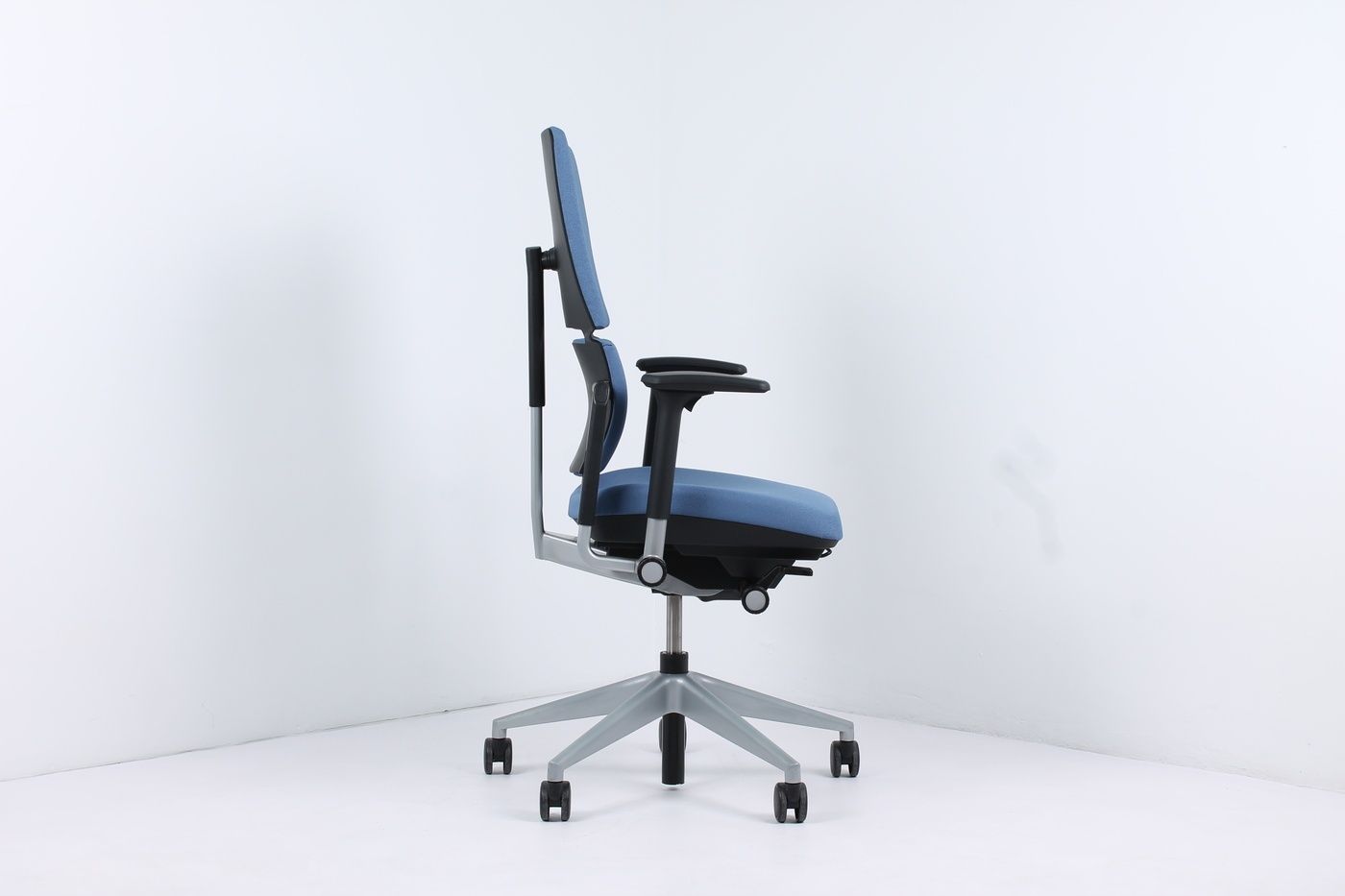 Cadeira modelo Please V2 da Steelcase