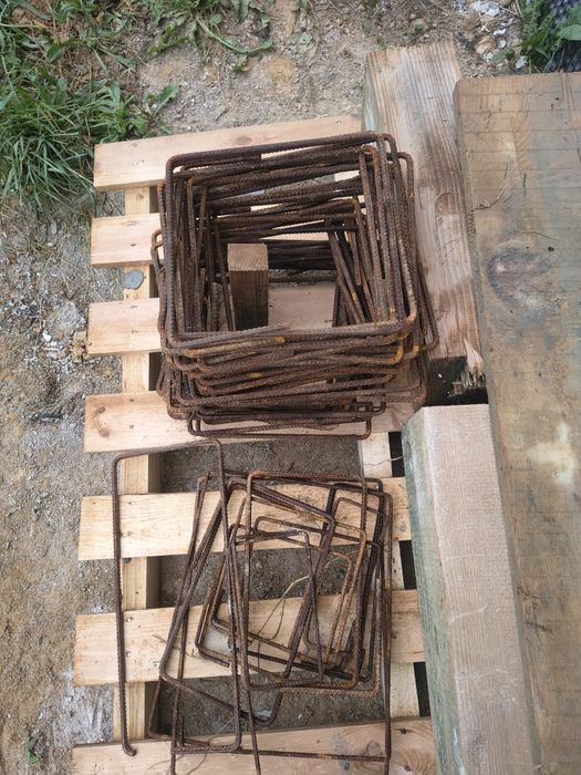 Strzemiona 30x30 fi 8