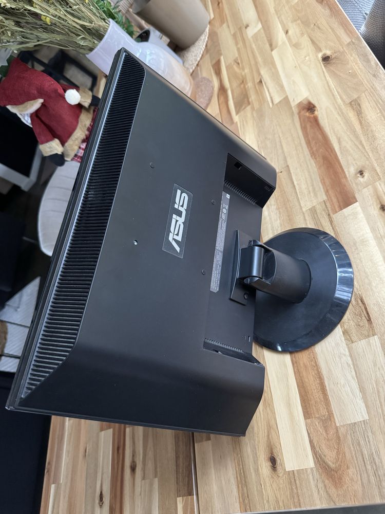 Monitor ASUS 19” cali ekran