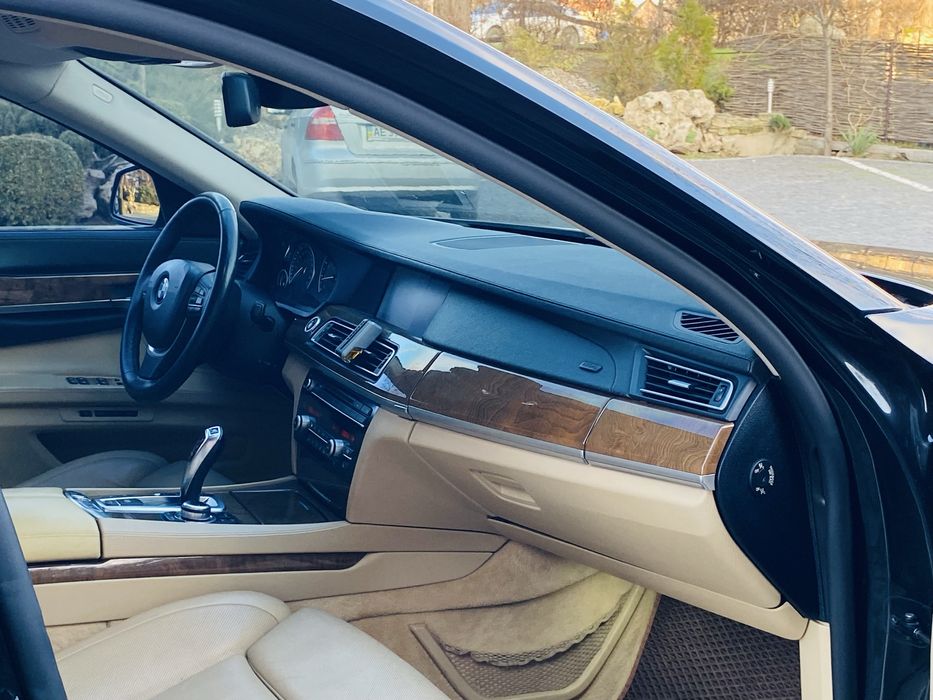 Продам Легендарную БМВ 750 , Полностью Обслужена в Идеальном Состоянии