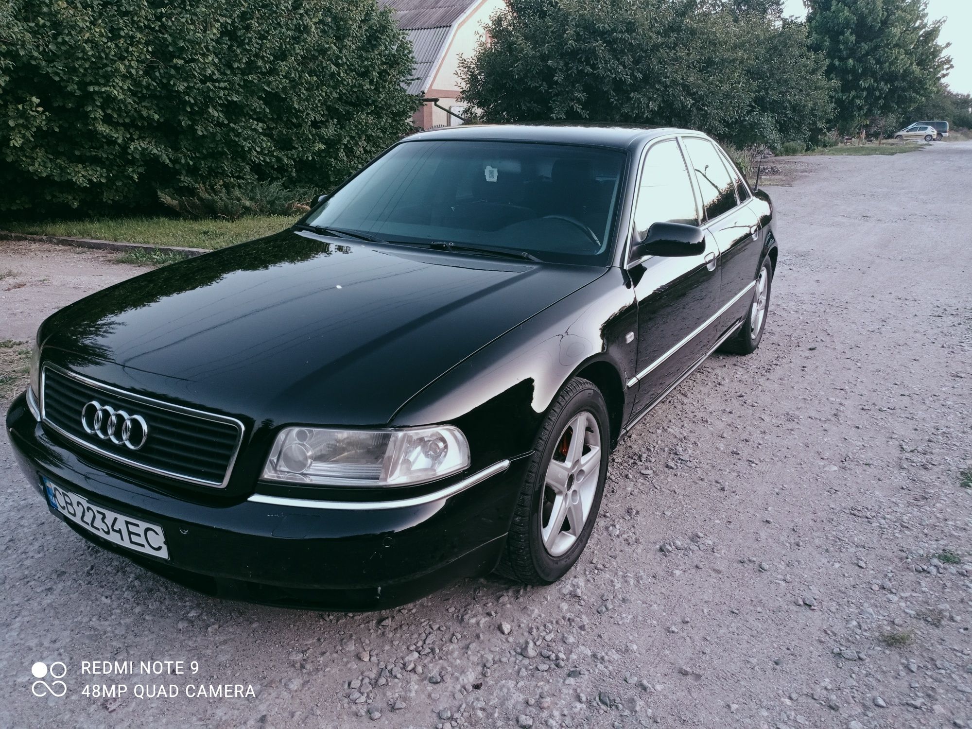 Продам Audi A8 (D2)