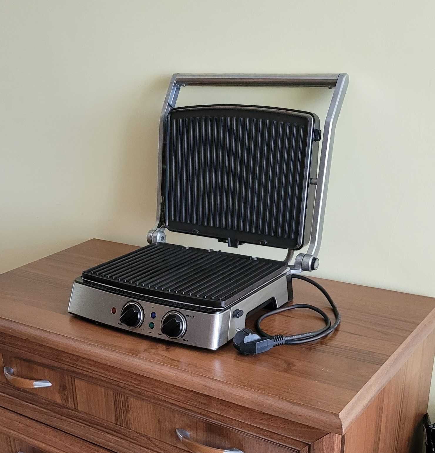 Grill elektryczny stołowy KOENIC