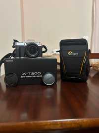 Vendo fujifilm x-t200 com lente, mala e carregador incluídos.