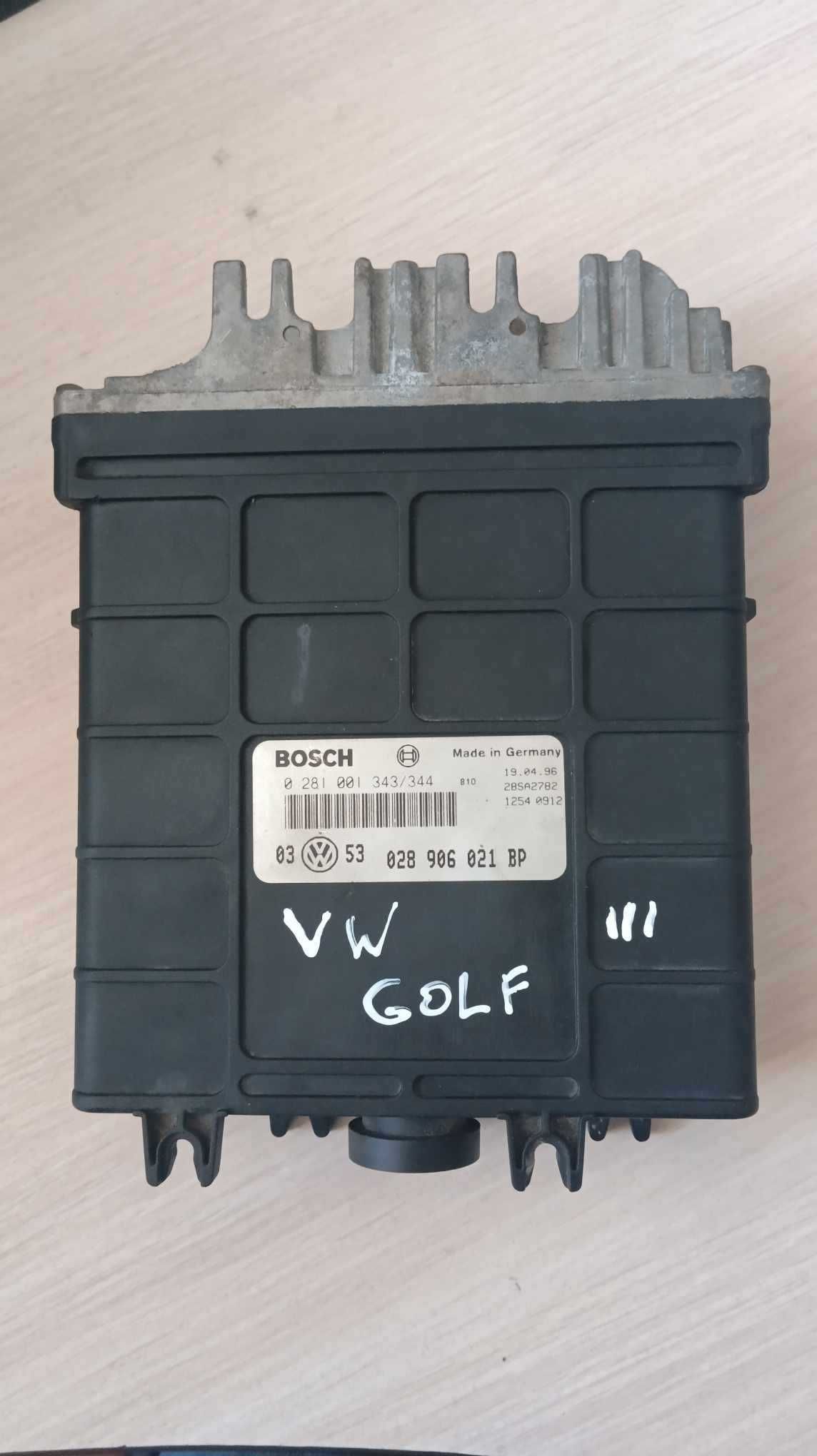 Блок керування двигуна (ЕБУ) VW Golf 3  Bosch 028906021 BP