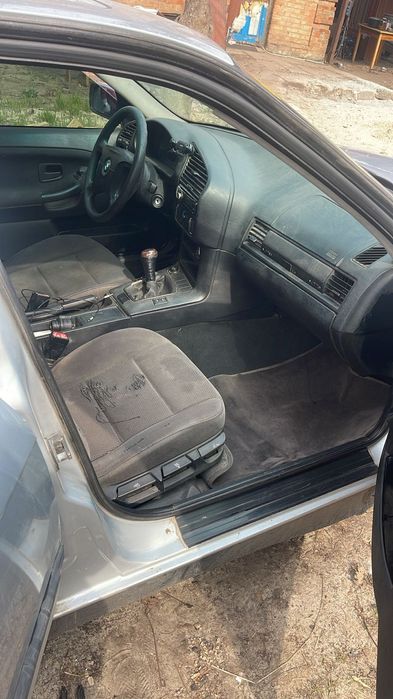 BMW e36 під відновлення або на розбор