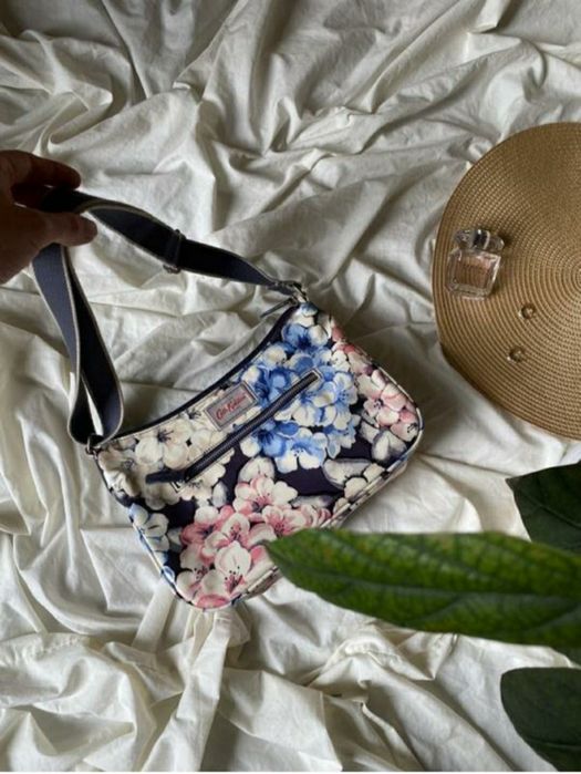 Сумка-слинг багет cath kidston в цветочный принт