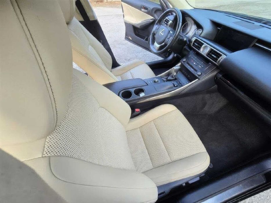 Lexus IS 200t      2016