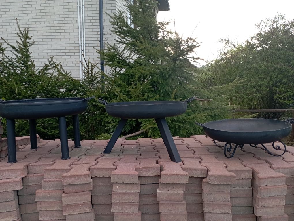 Grill ogrodowy  ogniskowy - trójnóg z rusztem