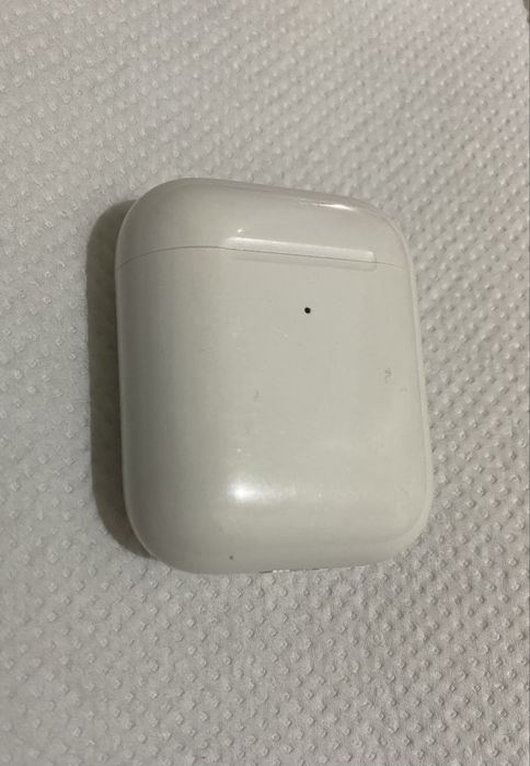 Продам б/у кейс Airpods 2
