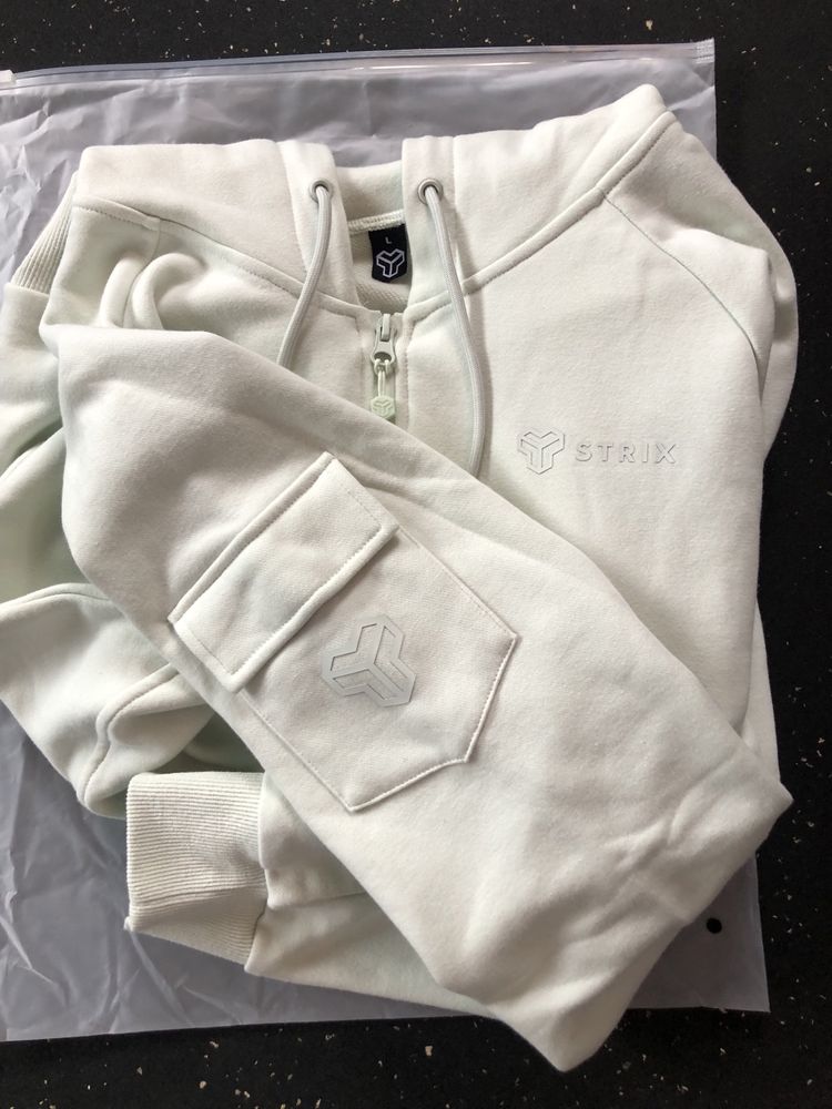 Sweat de fecho da marca Strix