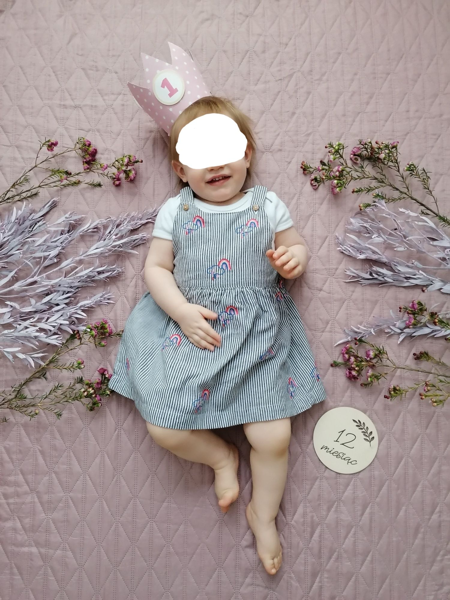 Piękna sukienka niemowlęca F&F r.92, w paski, na szelkach, na lato