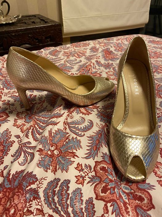 Par de sapatos 41 senhora dourados pele imitação cobra