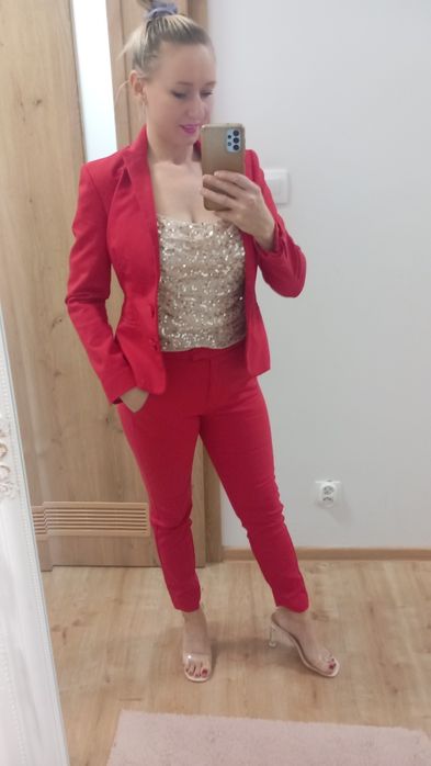 Sprzedam piękny czerwony garnitur