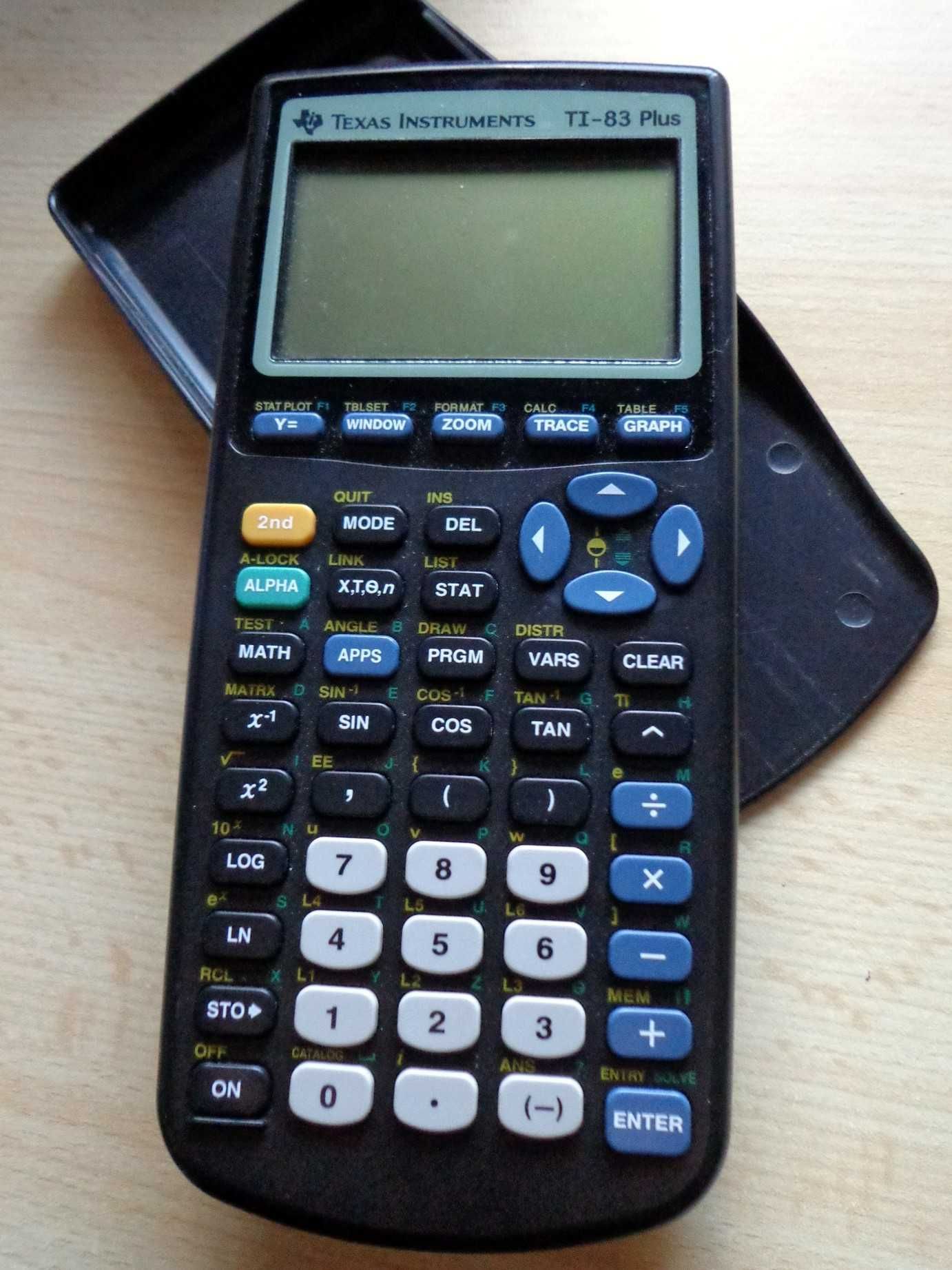 Máquina de Calcular Texas Instruments TI 83 Plus COM CABO