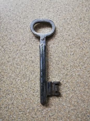klucz z okresu PRLu antyk
