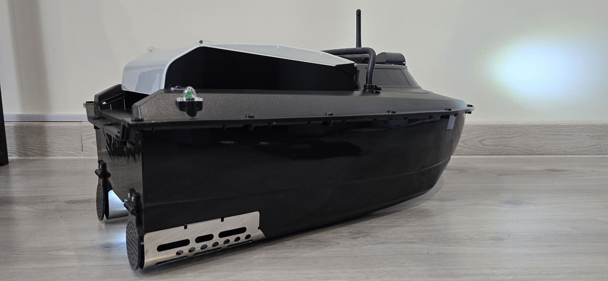 Łódka zanętowa Jabo 2CG Gps Autopilot Echosonda