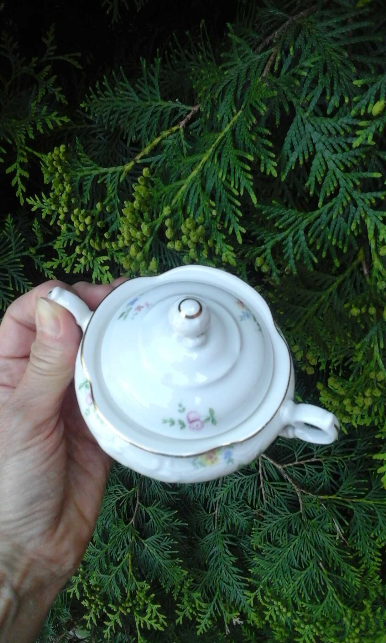 Cukierniczka porcelanowa